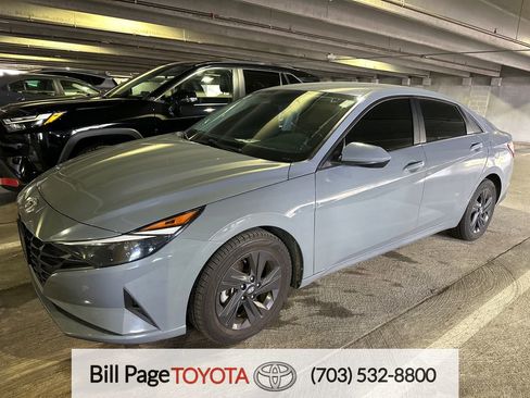 Used 2021 Hyundai Elantra SEL w/ Convenience Package image 1