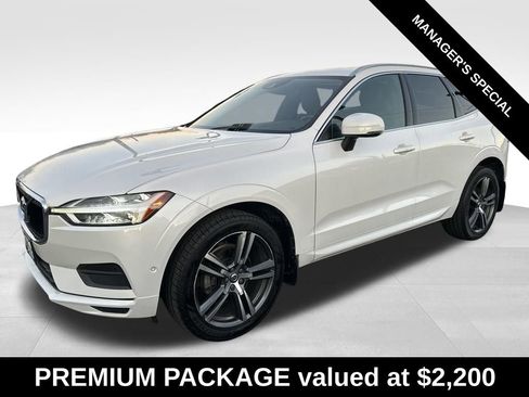 Used 2019 Volvo XC60 T5 Momentum w/ Multimedia Package image 3