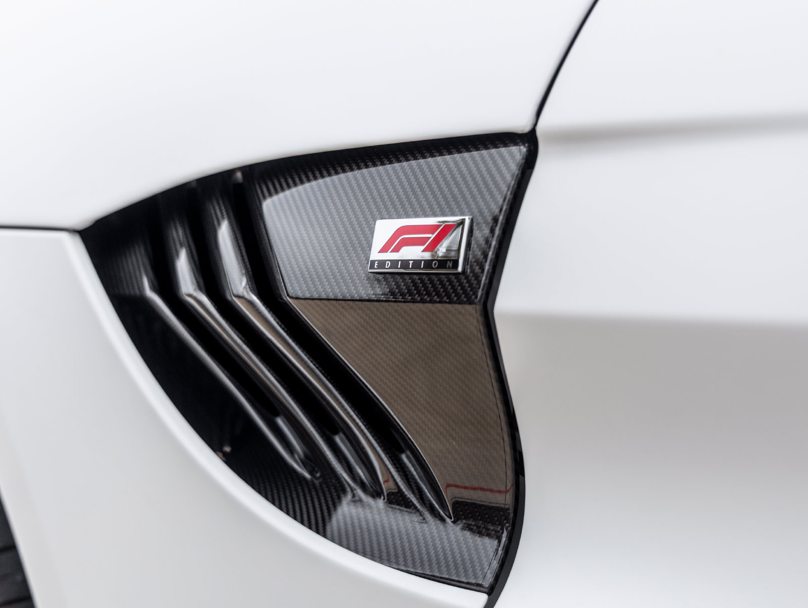 Used 2023 Aston Martin V8 Vantage Roadster RWD image 15