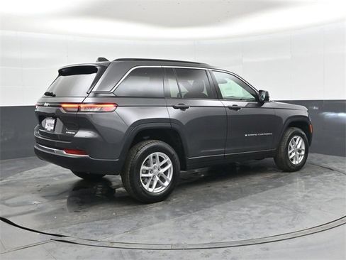 New 2025 Jeep Grand Cherokee Laredo image 4