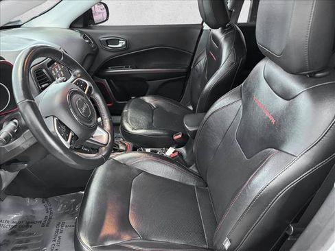 Used 2018 Jeep Compass Trailhawk w/ Leather Interior Group AWD/4WD image 9