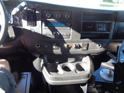 Used 2016 Chevrolet Express 2500 image 17