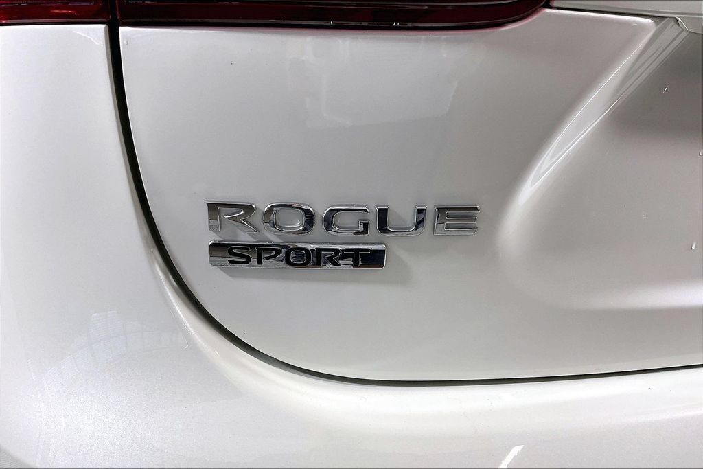 Used 2022 Nissan Rogue Sport SL w/ Premium Package FWD image 7