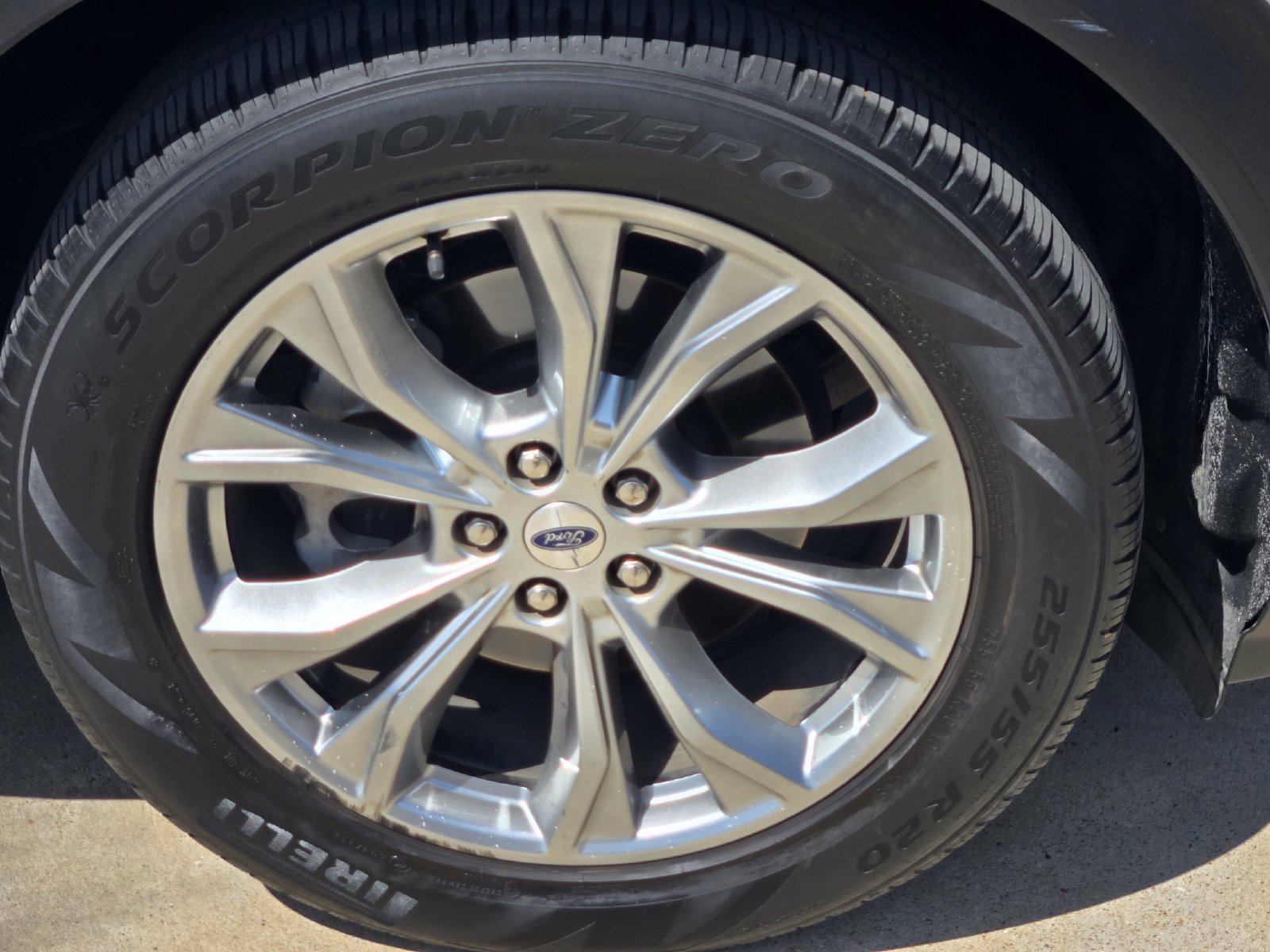 Used 2020 Ford Explorer XLT w/ Equipment Group 202A RWD image 7