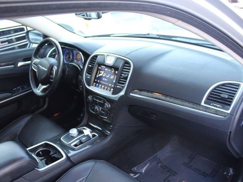 Used 2020 Chrysler 300 Limited image 19