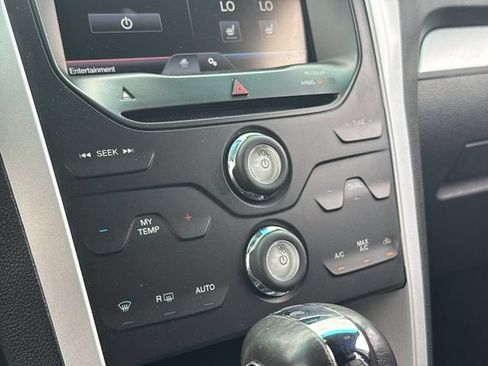 Used 2014 Ford Explorer XLT w/ Equipment Group 202A AWD/4WD image 18