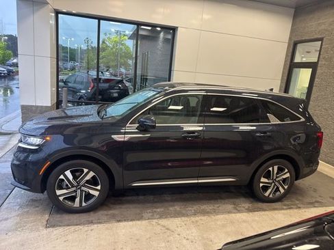 Certified 2023 Kia Sorento EX AWD/4WD image 2