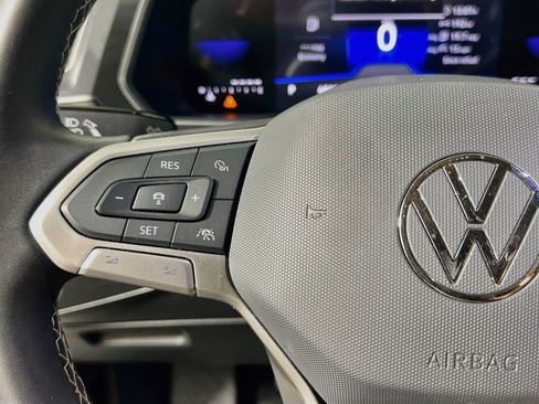Used 2024 Volkswagen Tiguan SE AWD/4WD image 18