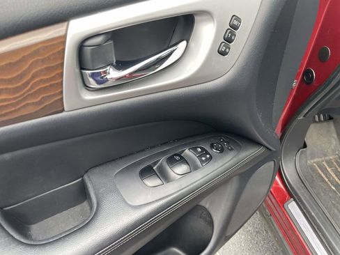 Used 2019 Nissan Pathfinder Platinum image 28