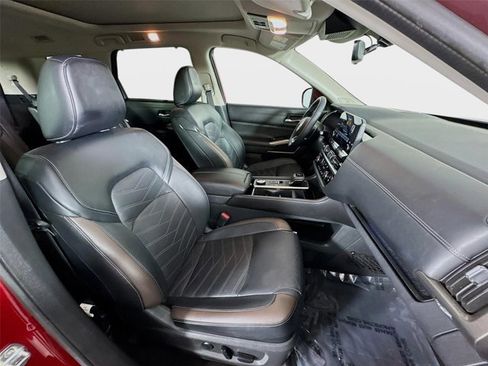 Certified 2023 Nissan Pathfinder Platinum AWD/4WD image 30