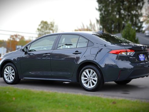 Used 2024 Toyota Corolla LE w/ LE Convenience Package image 7