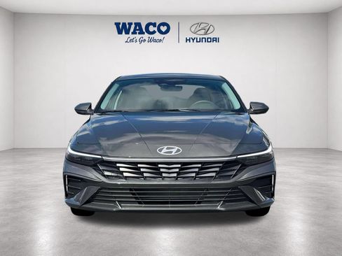 Used 2026 Hyundai Elantra SE FWD image 2