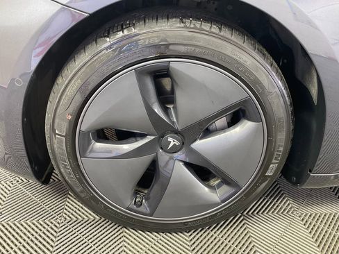Used 2018 Tesla Model 3 Long Range image 16
