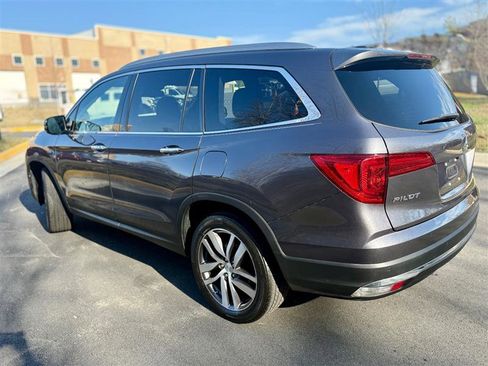 Used 2018 Honda Pilot Touring image 10