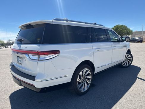 Used 2023 Lincoln Navigator L Reserve image 3