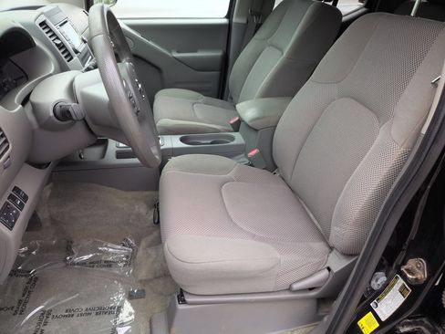 Used 2015 Nissan Frontier SV AWD/4WD image 16