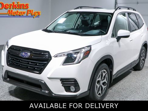 Used 2023 Subaru Forester Premium AWD/4WD image 1