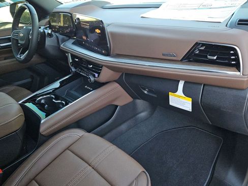 New 2026 Chevrolet Suburban High Country w/ Sun And Tow Package AWD/4WD image 25