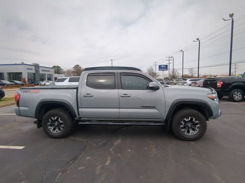 Used 2019 Toyota Tacoma TRD Off-Road w/ TRD Premium Off Road Package image 4