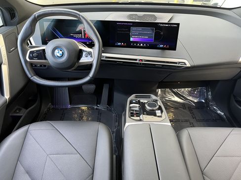 Used 2024 BMW iX xDrive50 AWD/4WD image 18
