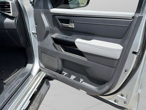 Used 2025 Toyota Tundra Limited AWD/4WD image 9
