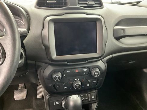 Used 2022 Jeep Renegade Latitude w/ Convenience Group AWD/4WD image 10