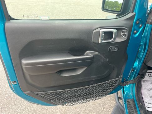 Used 2020 Jeep Wrangler Sport image 25