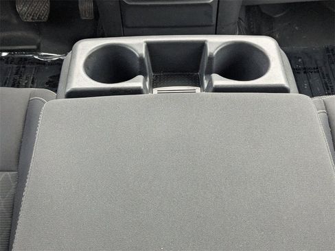 Used 2018 Nissan Titan SV image 19