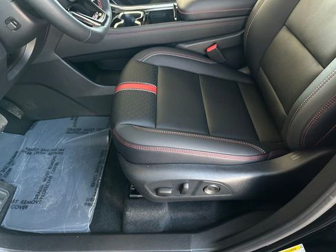 New 2026 Chevrolet Traverse RS image 12