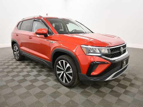 Used 2023 Volkswagen Taos SE w/ Panoramic Sunroof Package AWD/4WD image 10