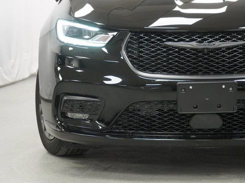 Certified 2024 Chrysler Pacifica Limited image 7