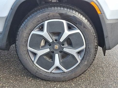 Used 2024 Rivian R1S Adventure image 8