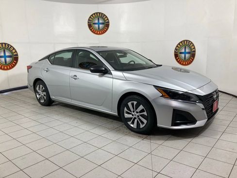 Used 2024 Nissan Altima 2.5 S image 18