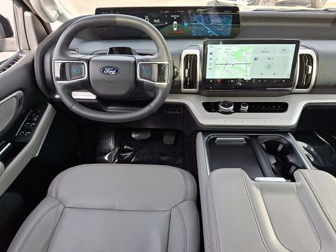 Used 2025 Ford Expedition Active image 12