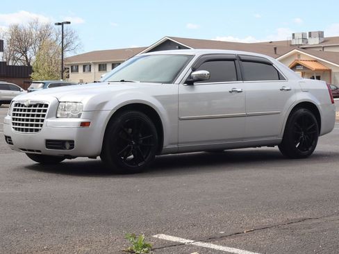 Used 2010 Chrysler 300 Touring image 11