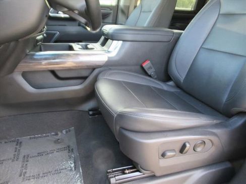 Used 2024 Chevrolet Silverado 2500 LTZ w/ LTZ Convenience Package image 18