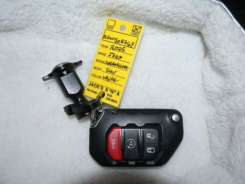 Used 2025 Jeep Wrangler Unlimited Sahara AWD/4WD image 22