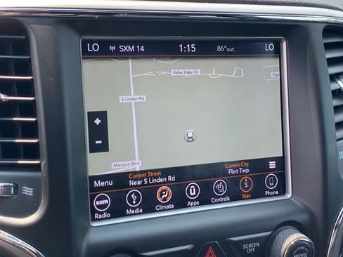 Used 2018 Jeep Grand Cherokee Altitude AWD/4WD image 11