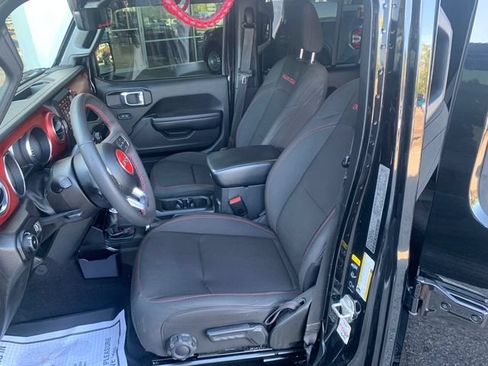 Used 2023 Jeep Wrangler Unlimited Rubicon AWD/4WD image 10