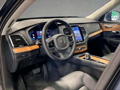Certified 2025 Volvo XC90 B6 Plus w/ Protection Package AWD/4WD image 18