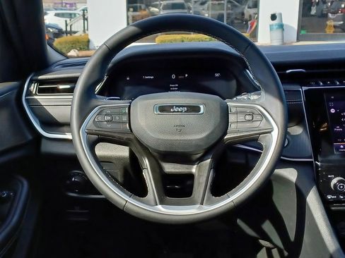 Used 2024 Jeep Grand Cherokee L Laredo image 31