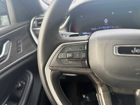 Used 2024 Jeep Grand Cherokee Limited w/ Black Appearance Package image 21