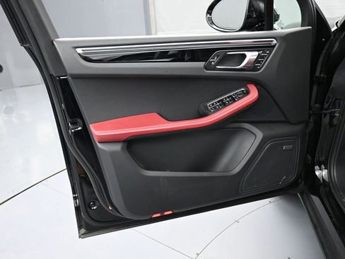 Certified 2024 Porsche Macan AWD/4WD image 15