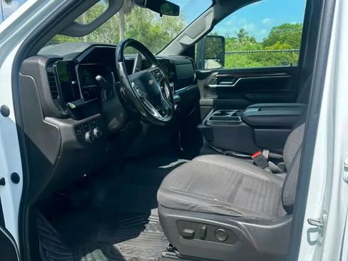 Used 2024 Chevrolet Silverado 2500 LT AWD/4WD image 9