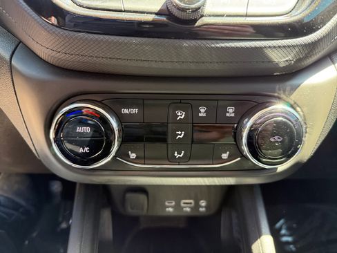 Used 2021 Chevrolet TrailBlazer LT w/ Convenience Package FWD image 17