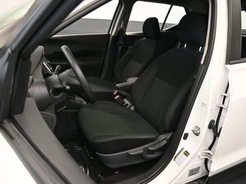 Used 2025 Nissan Kicks Play S image 10