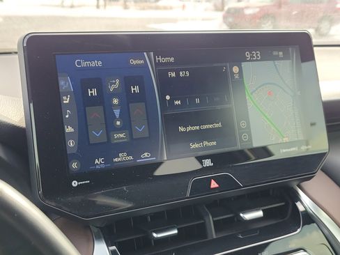 Used 2022 Toyota Venza Limited image 26