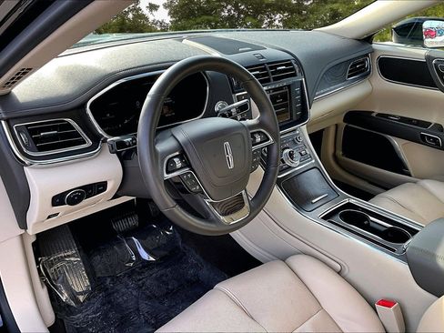 Used 2019 Lincoln Continental Select image 17