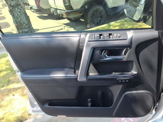 Used 2022 Toyota 4Runner Limited AWD/4WD image 27