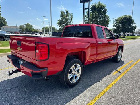 Used 2018 Chevrolet Silverado 1500 Custom w/ Custom Value Package RWD image 4